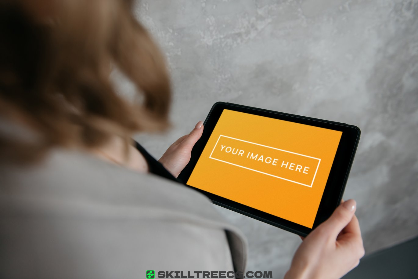 图片[2]-Person Holding iPad Photo Mockup Grey Background（973631）-技能树